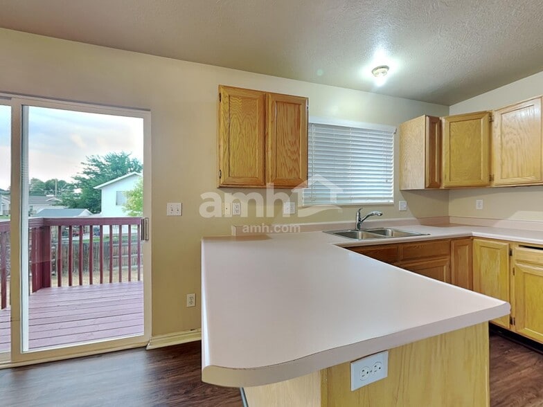 Building Photo - 1365 E 150 S