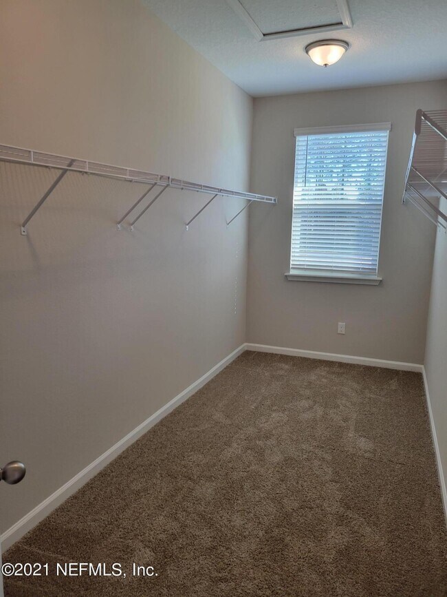 Building Photo - 334 Pine Bluff Dr