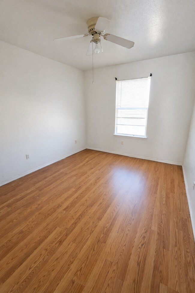 Building Photo - 1111 Horizon Dr