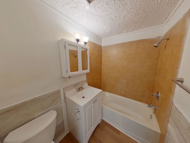 Building Photo - 707 S Hydraulic Ave