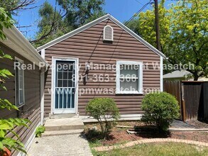 Building Photo - Check Out This Charming 1 Bedroom 1 Bathro...