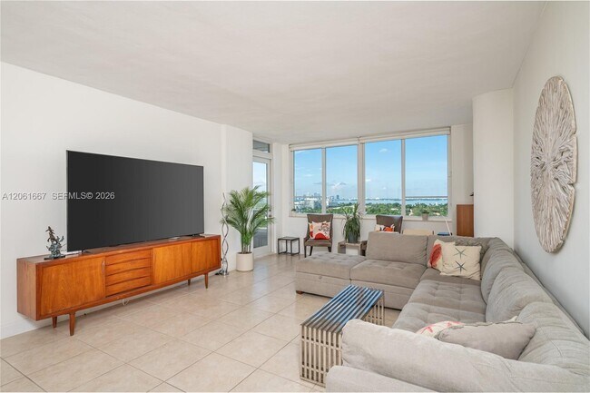 Building Photo - 5005 Collins Ave