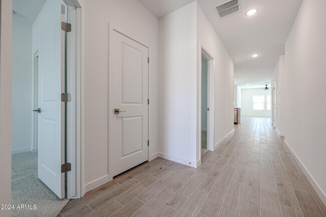 Building Photo - 7811 N 79th Dr