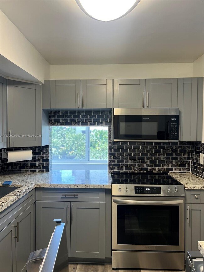 Building Photo - 250 180th Dr