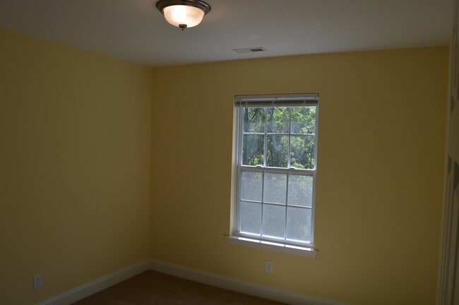Building Photo - 132 Springfield Rd