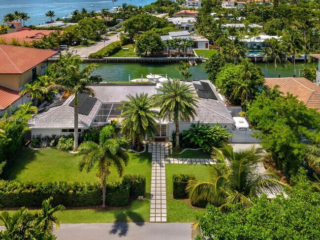 Building Photo - 1250 NE 87th St