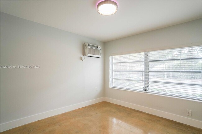 Building Photo - 475 S Shore Dr