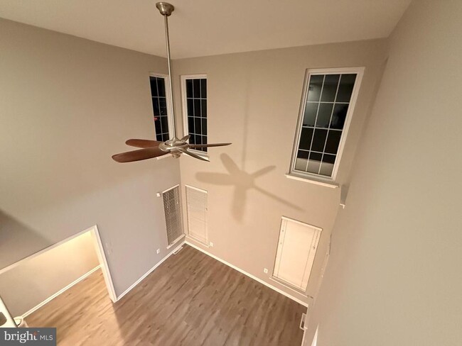 Building Photo - 208 Red Haven Dr