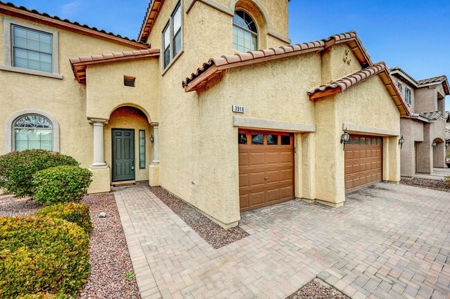 Building Photo - 4 Bedroom in Aliante