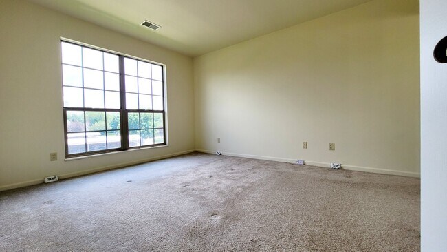 Building Photo - 245 Brookwood Dr