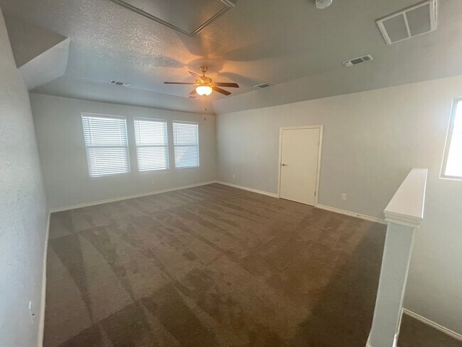 Building Photo - Beautiful Family Home – Perfect for Gatherings!