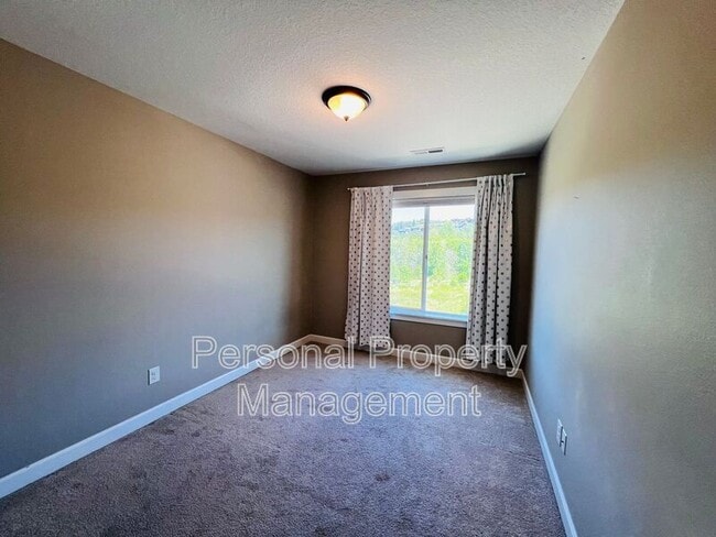 Building Photo - 4307 NW Sage Loop