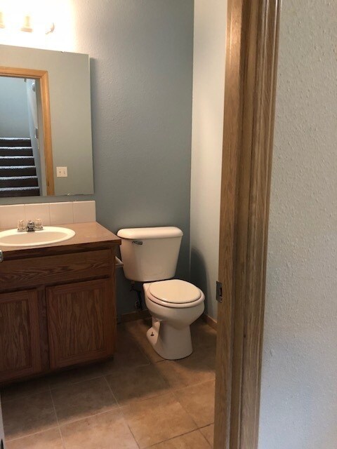 Building Photo - Spacious 4 bedroom, 2.5 bath, in Breckenridge Community