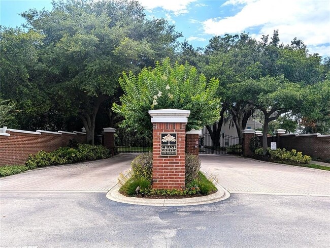 Building Photo - 902 Vineland Pl