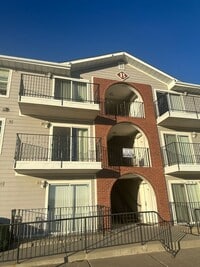 Building Photo - Live in Style and Comfort in this Charming...