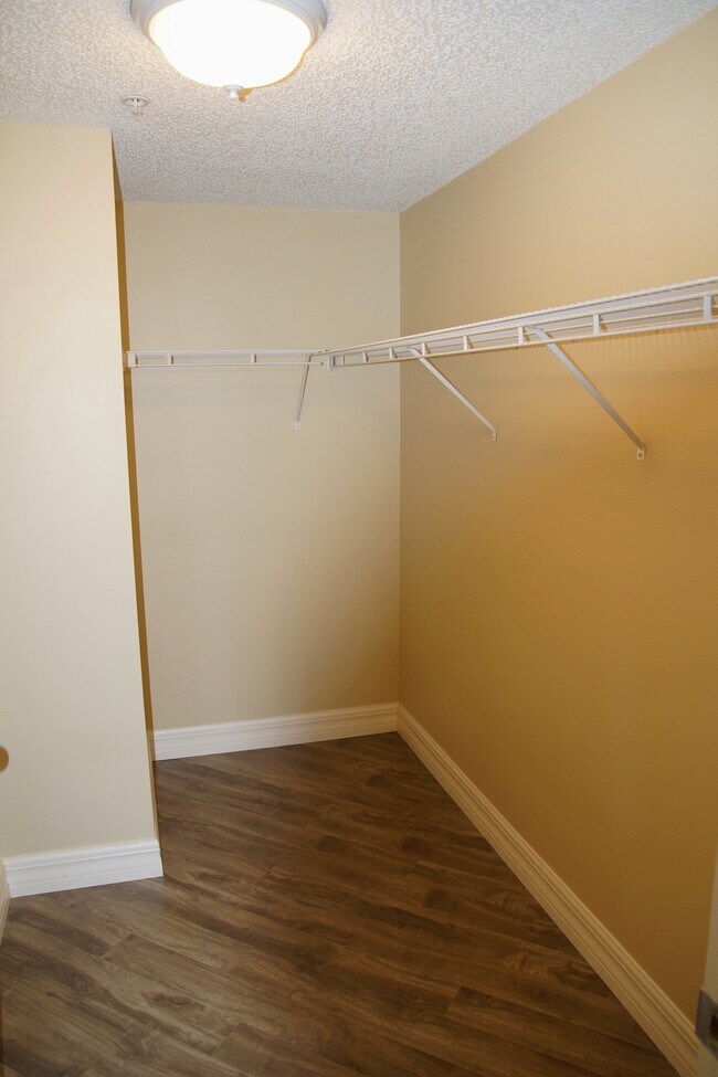 Building Photo - 5500 Bentgrass Dr