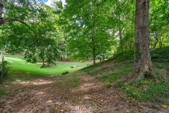 Building Photo - 114 Hickory Hill Dr