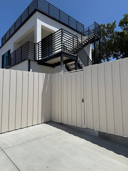 Building Photo - 615 Manchester Terrace
