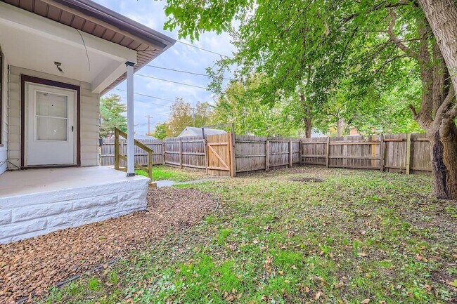 Building Photo - 1501 Sherburne Ave