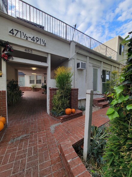 Building Photo - 485 S Roxbury Dr