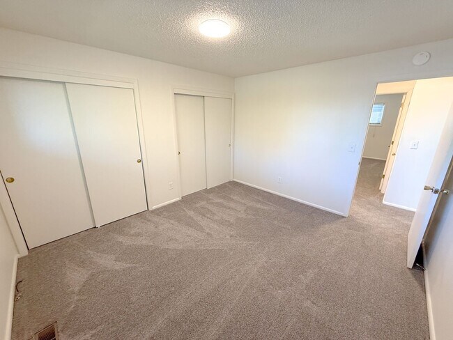 Building Photo - 1721-1723 Dawn