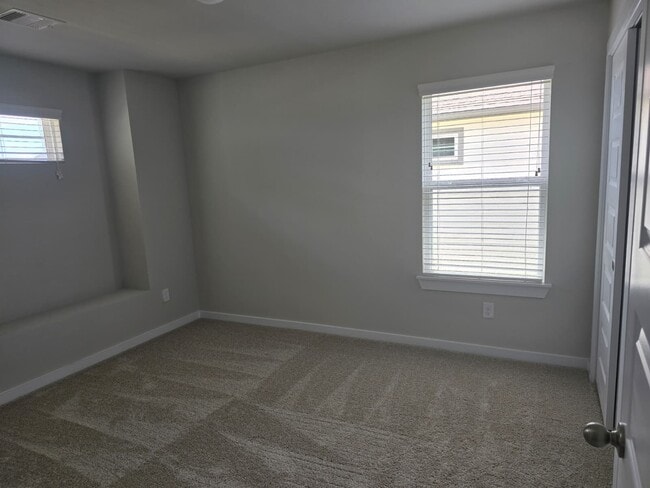 Building Photo - 333 Spruce Oak Ln