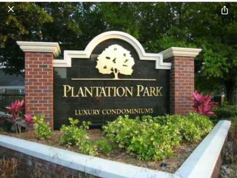 Building Photo - 8301 Elm Park Dr