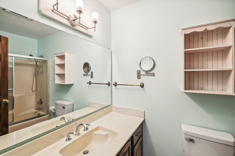 Building Photo - 1063 Burcale Rd