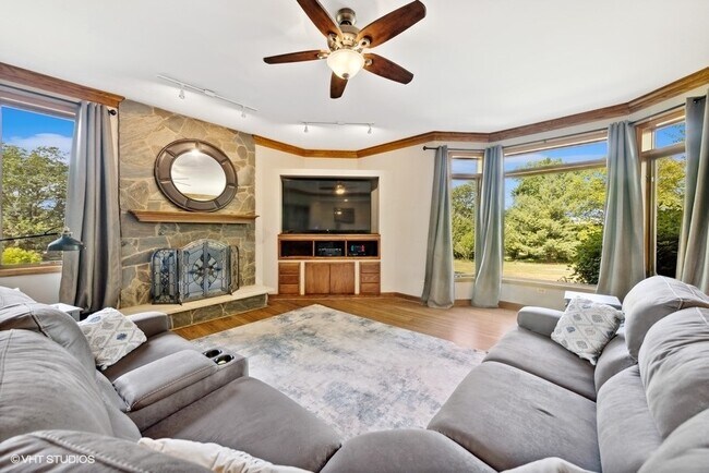 Building Photo - 905 Shelly Ln