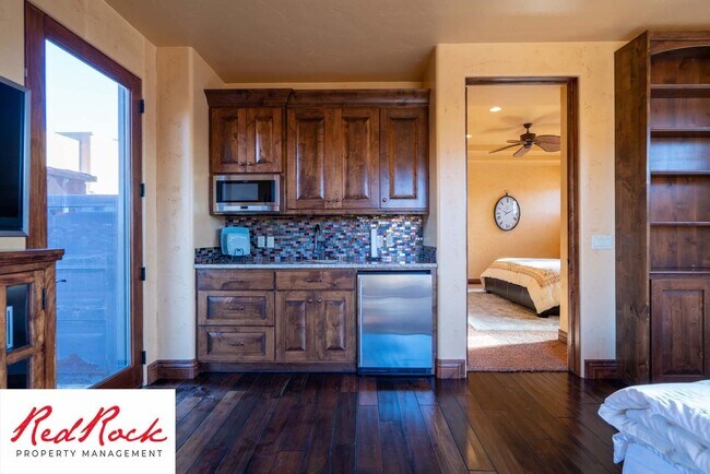 Building Photo - Incredible 4 Bedroom, 4 Bathroom FULLY FURNISHED Property in Entrada with a Private Pool! 18 Mont...