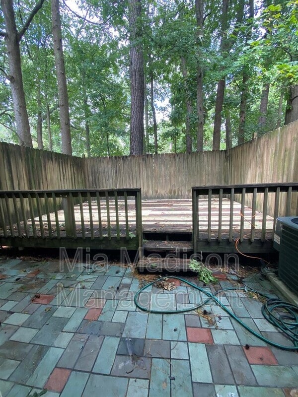 Building Photo - 527 Tibet Ave