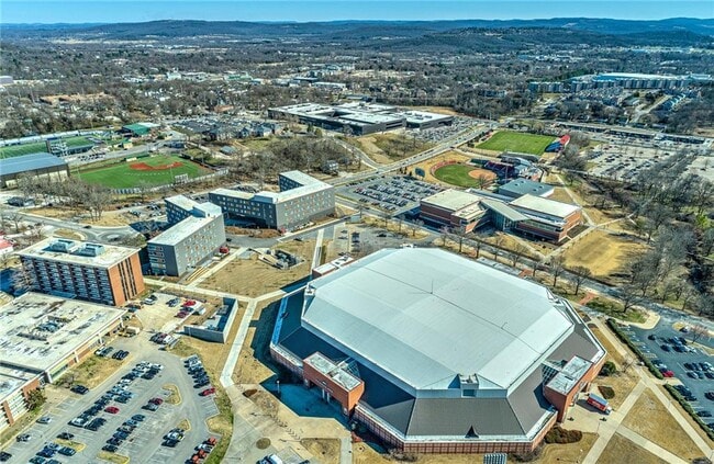 Building Photo - 1935 W Stone St