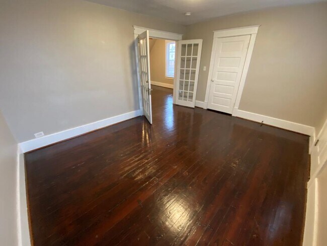 primary bedroom - 1038 Madison St