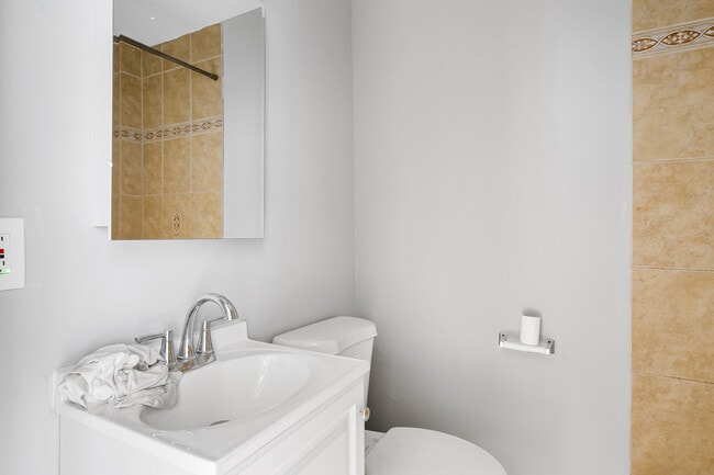 Building Photo - 316 Lake St