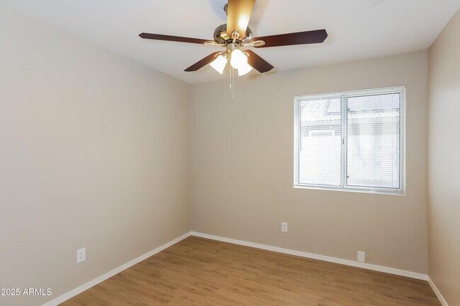 Building Photo - 118 W Villa Theresa Dr