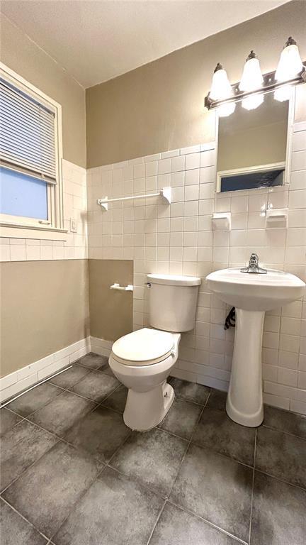 Building Photo - 821 NE 8th Ave