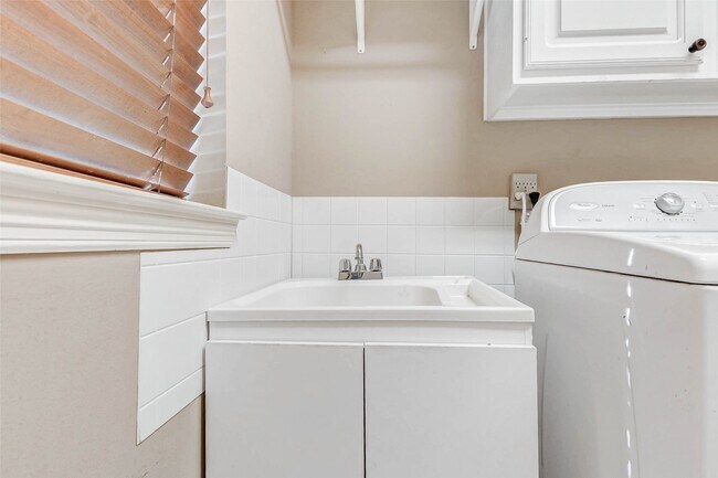 Building Photo - 1130 Wellshire Dr