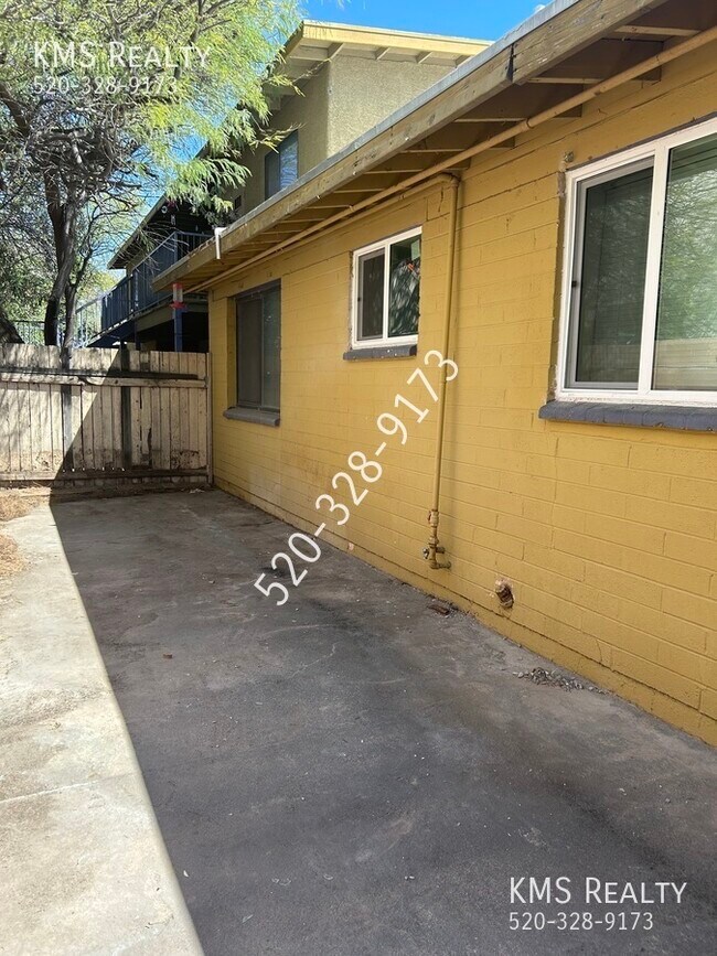 Building Photo - 5126 E Bellevue St