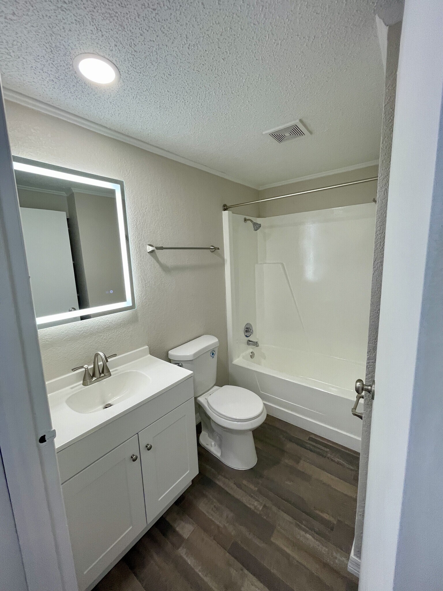 Building Photo - Camellia Court Apartments