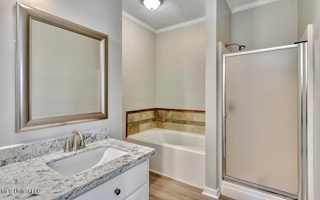 Building Photo - 301 White Oak Dr