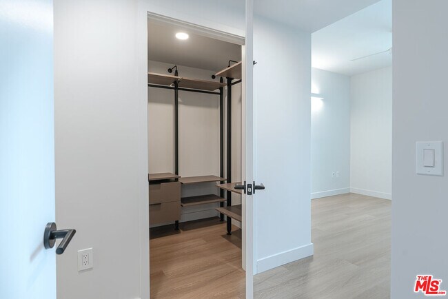 Building Photo - 10601 Washington Blvd