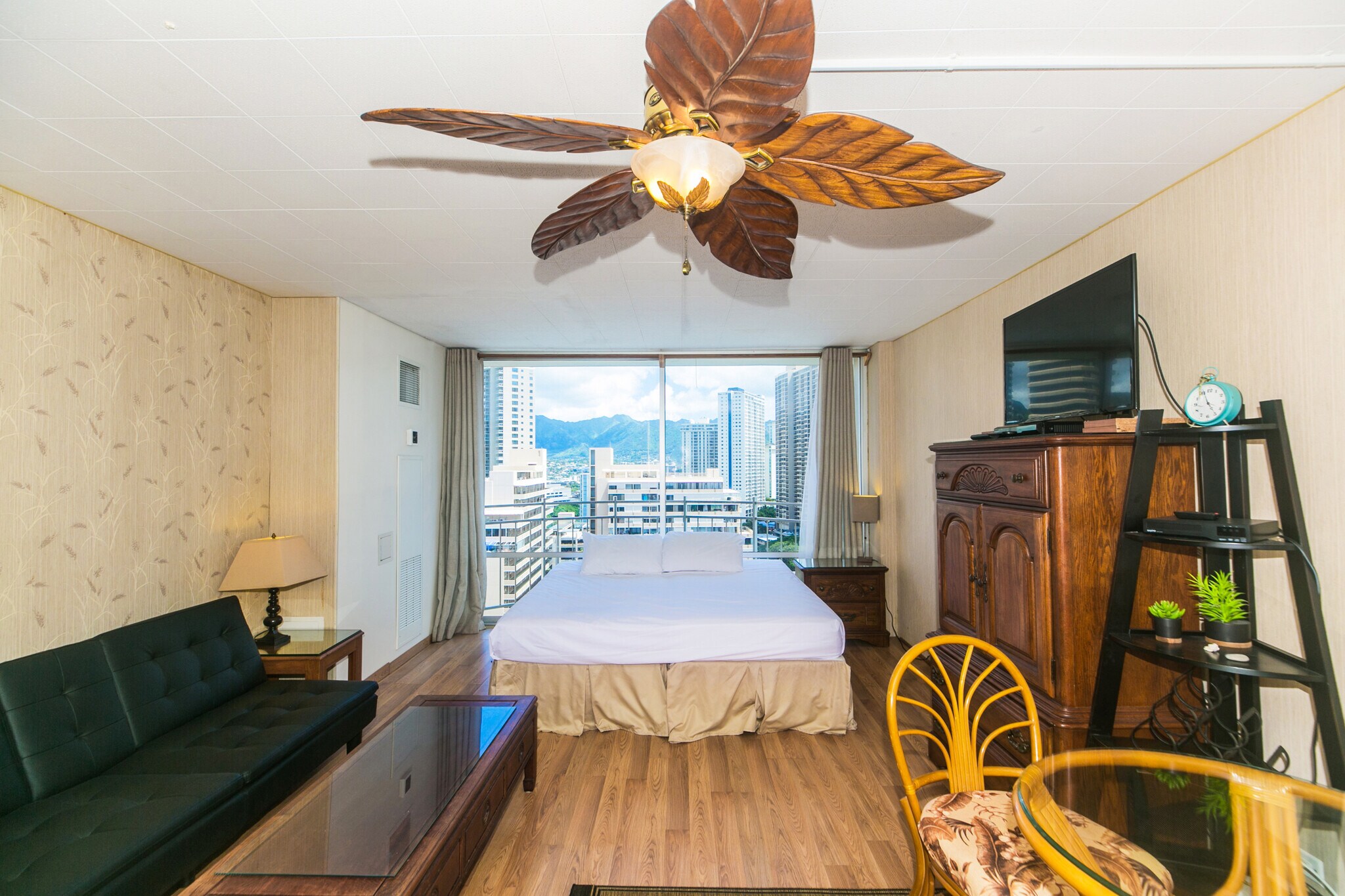 Beds can be 2 twins, or pushed together for a King - 1765 Ala Moana Blvd