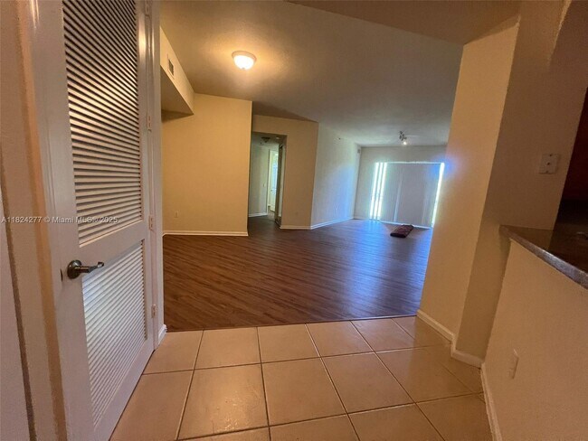 Building Photo - 3500 Oaks Clubhouse Dr