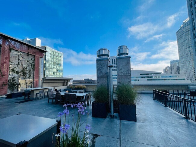 Building Photo - *New* 1 Bed & 1 Bath with Office / Den Condo in Fidi - No Parking