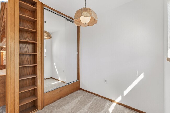 Building Photo - 1450 Kolln St