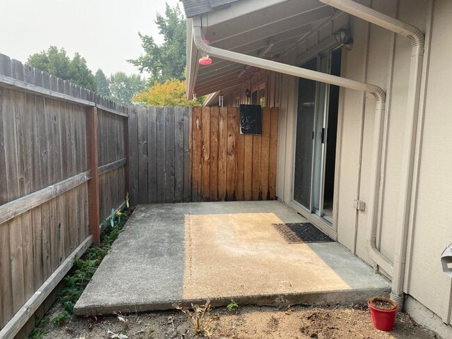 Building Photo - Great Jacksonville Location