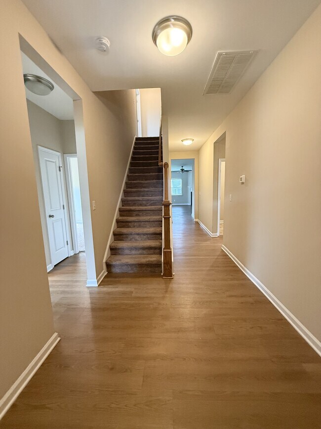 Building Photo - 222 Skyway Dr