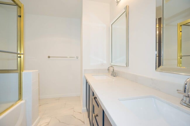 Building Photo - 9223 122nd Ct NE