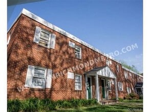 Building Photo - 408-410 Dobson St