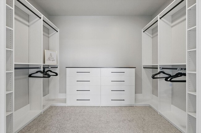 Building Photo - Luxurious, Fully Furnished Townhome       ...